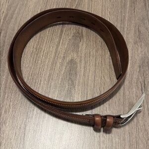 Mezlan belt Rich Brown Leather Belt size 42 made in Spain light stitching accent